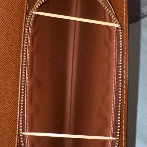 Louis Vuitton Sarah Monogram Wallet Comes With COA - Picture 11 of 16